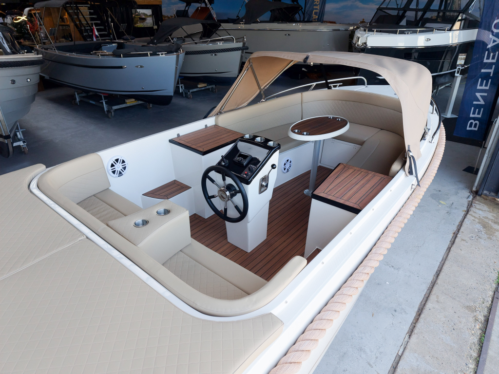 Lago Amore 606 Tender | 30PK Suzuki | Nieuwstaat incl. stalling — foto 6 van 26