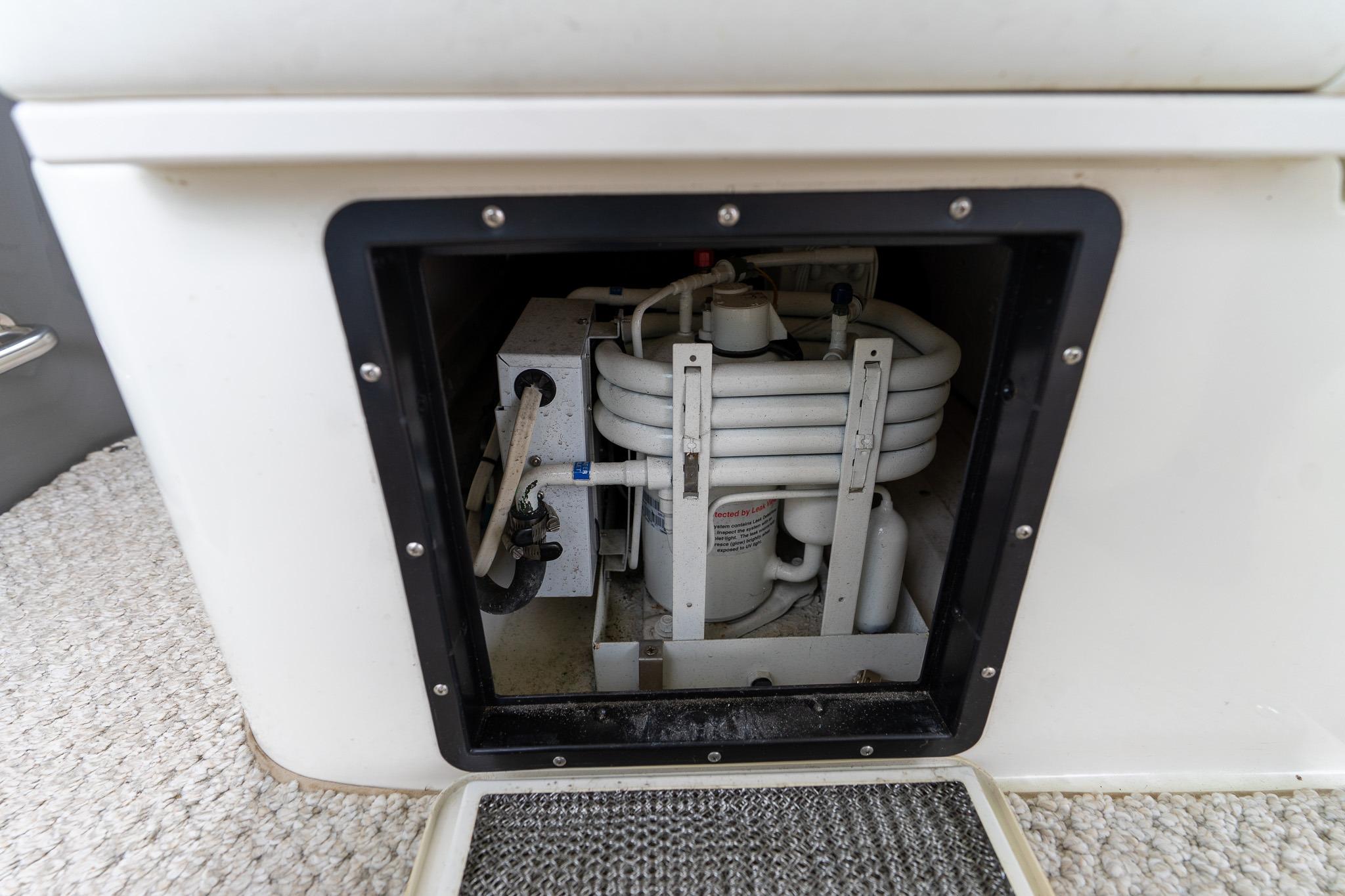 Cruisers Yachts 415 Express Motoryacht — foto 63 van 100