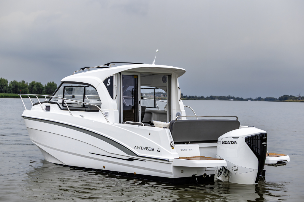 Beneteau Antares 8 | 250PK Honda | Weekender — foto 2 van 22