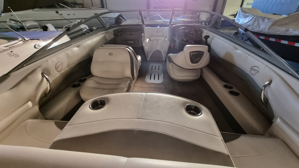 Crownline 18 ss met MerCruiser 3.0 inboard en Pega trailer — foto 7 van 10