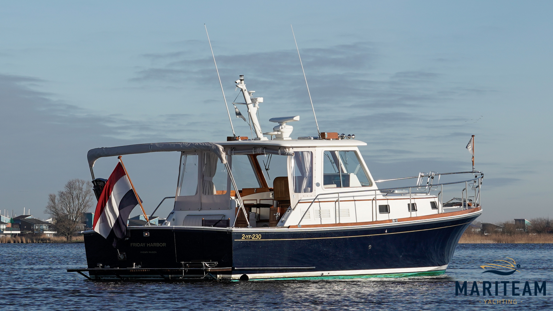 hoofdmotor(en): Grand Banks Eastbay 38 HX 'Friday Harbor' — foto 4 van 8