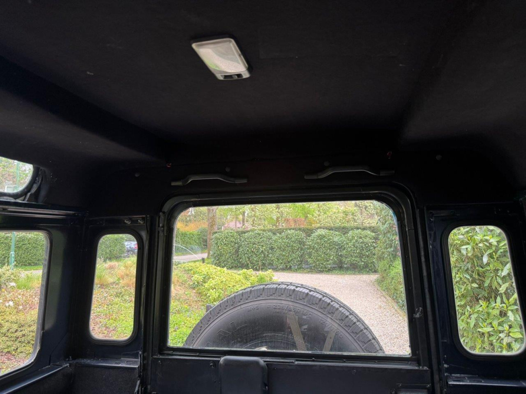 Land Rover Defender 90 2.0 benzine  (Gedupliceerd) — foto 12 van 15
