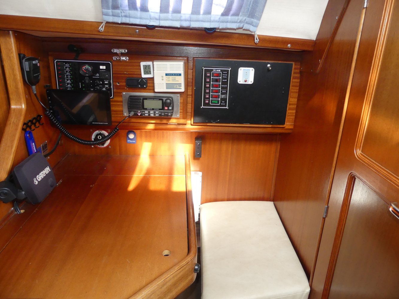 Bavaria - Sailing Yacht - GRP (Polyester) - 1992 - € 39.500 — foto 11 van 11