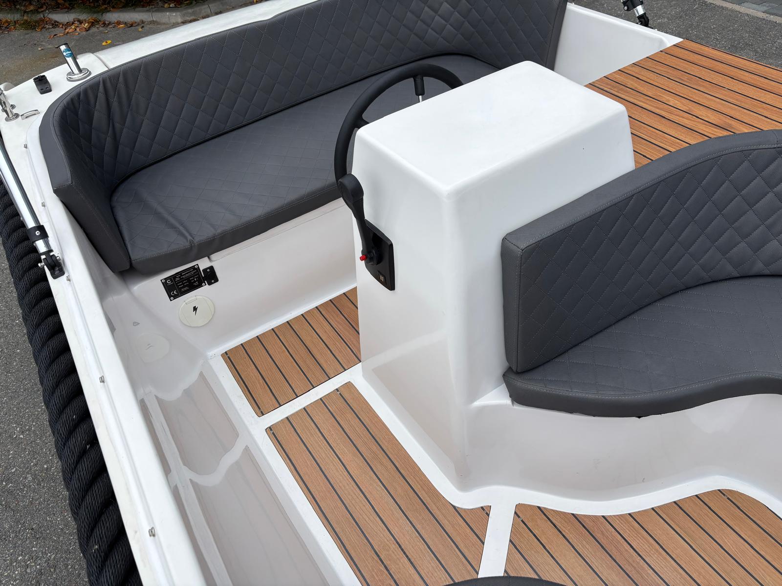Suzuki Aquatico Tender 560 — foto 10 van 12