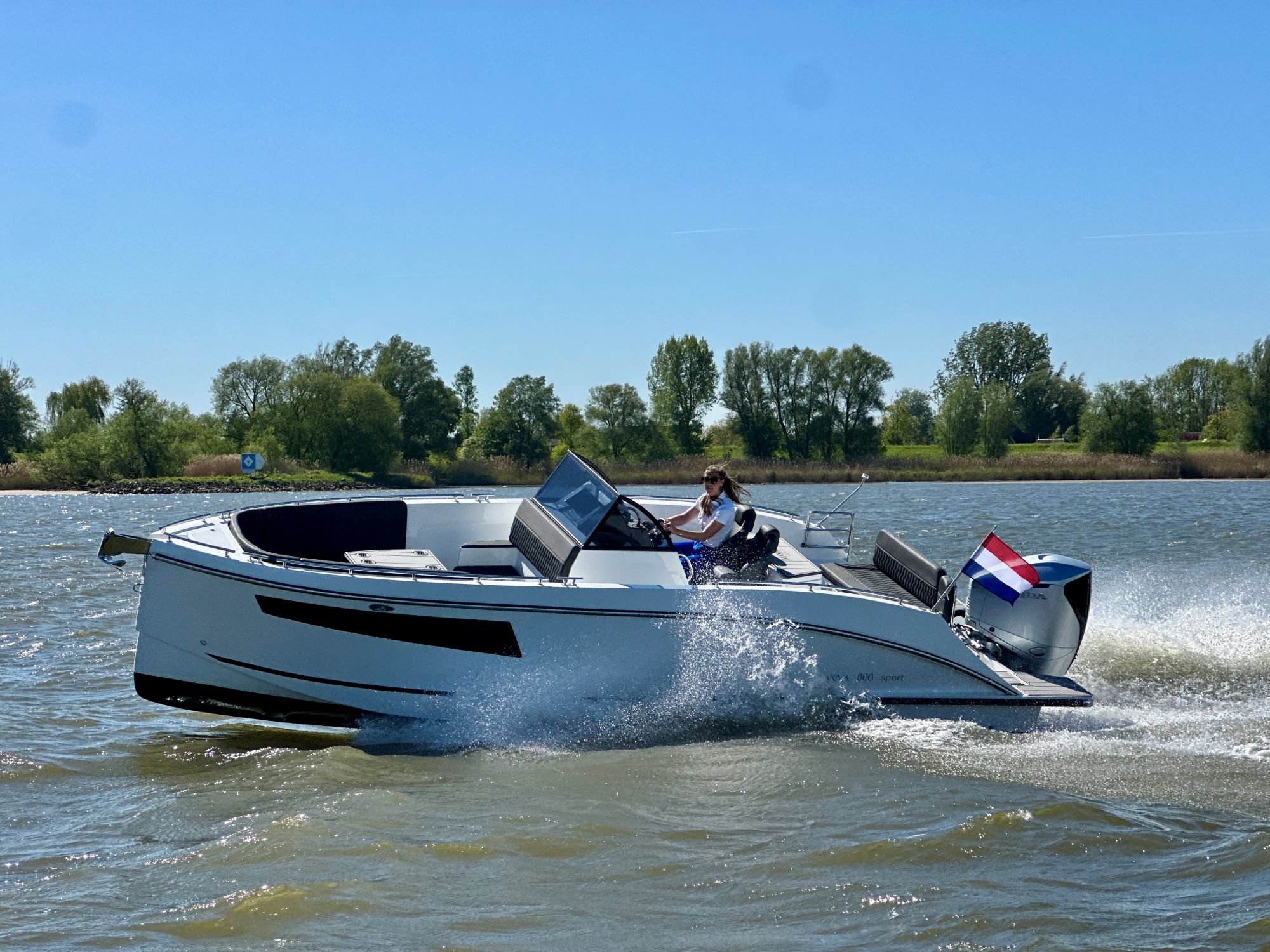 Maxima Boats 800 sport met een Honda 250 pk