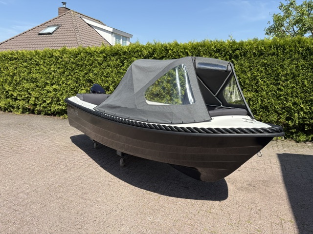 Twins 435 met Tohatsu 8 PK 4 Takt en  Buiskap — foto 4 van 13