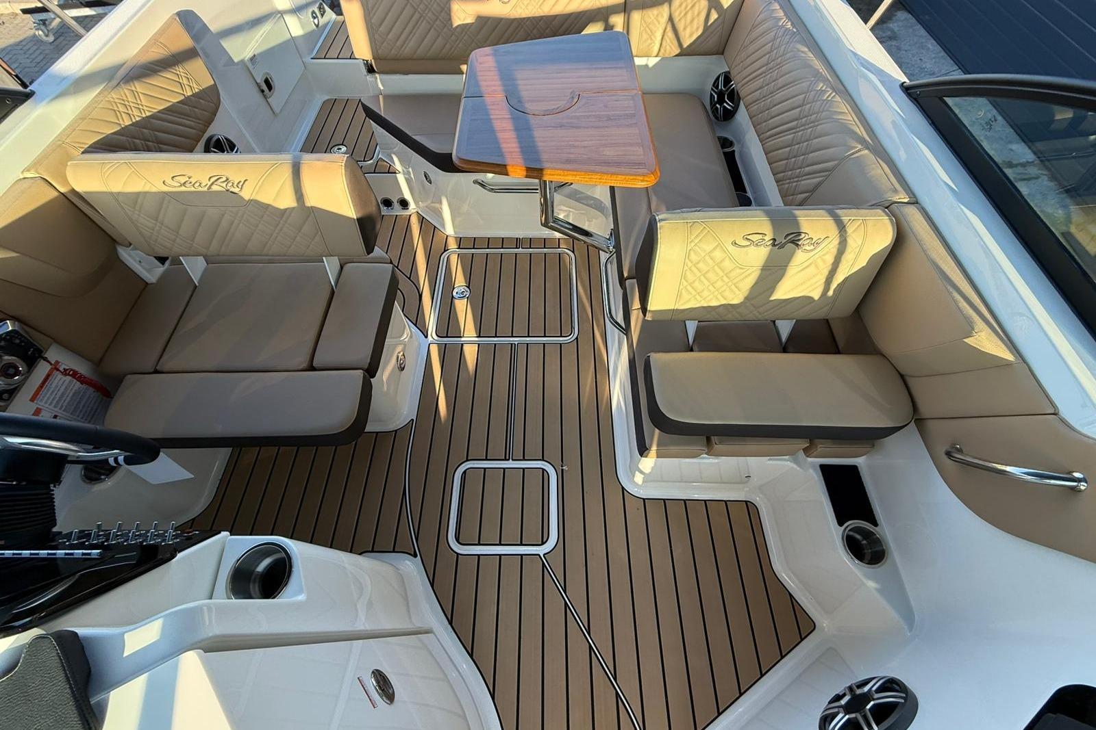 Sea Ray SDX 230 — foto 17 van 32