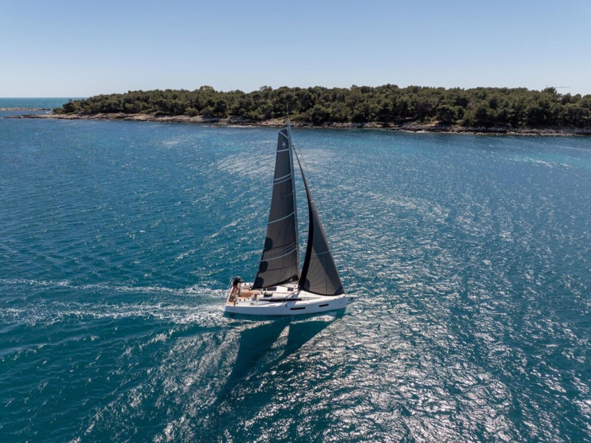 Jeanneau Sun Odyssey 350 — foto 1 van 12