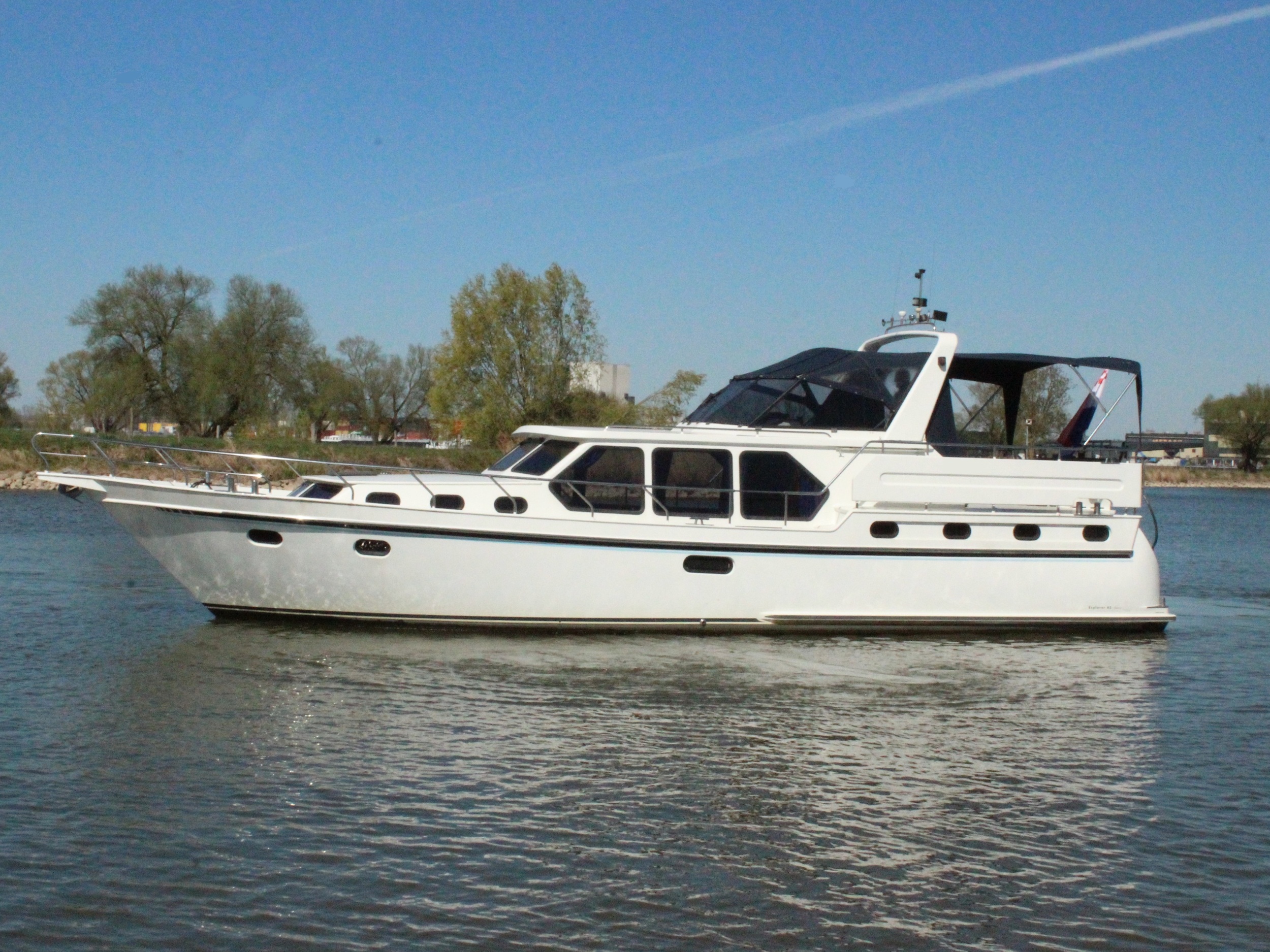 Explorer 45 — foto 1 van 31