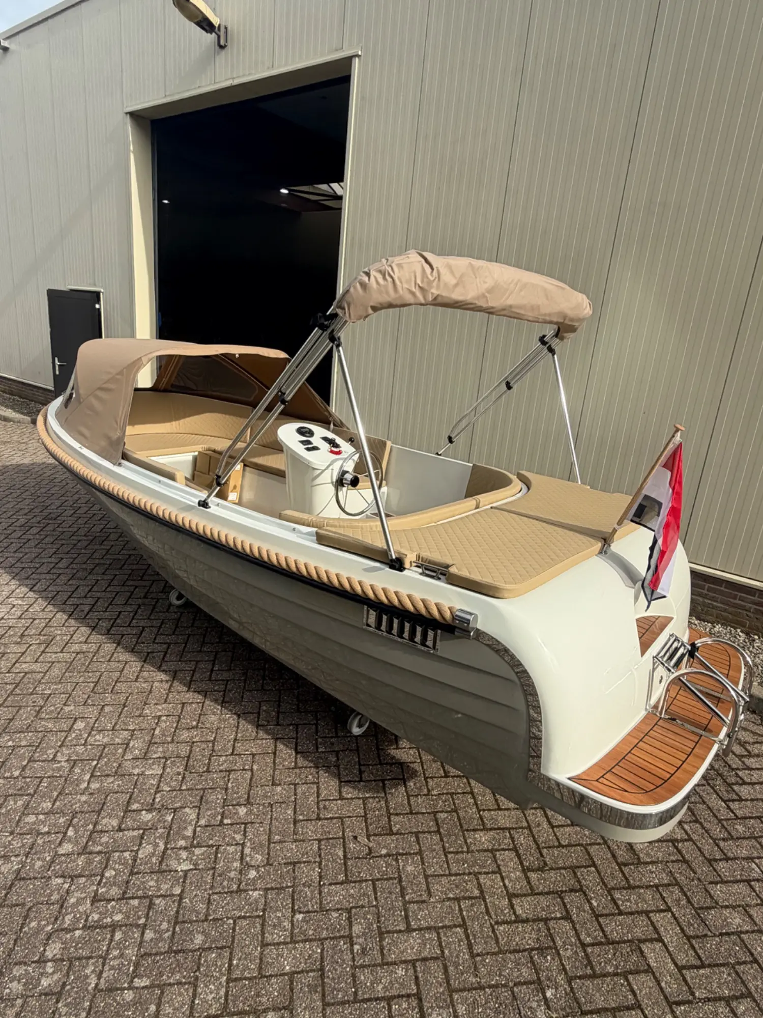 Maassloep 570 Honda 20pk nieuw luxe opties — foto 1 van 15