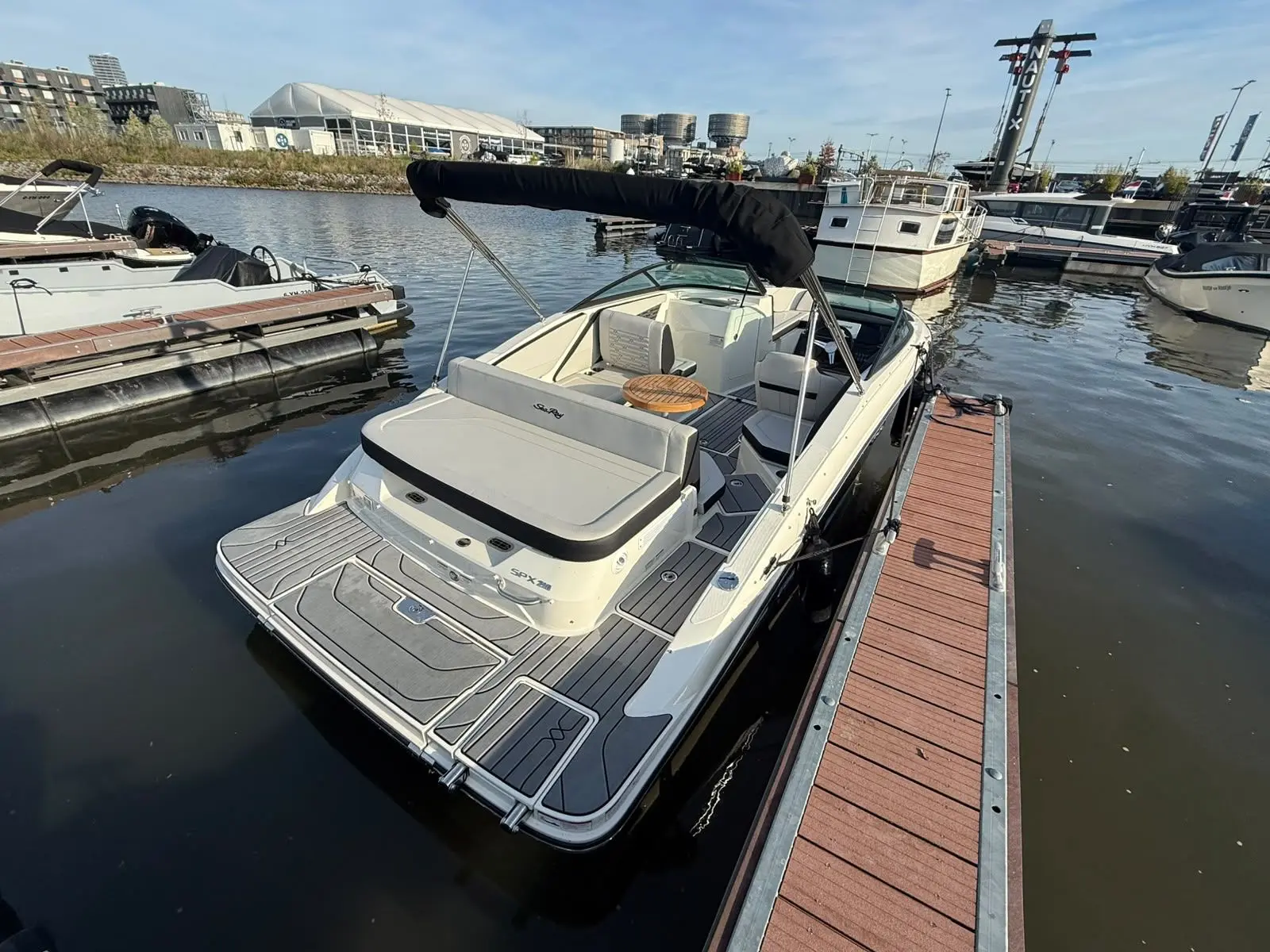 Sea Ray SPX 210 (New Model / 2026) — foto 14 van 31
