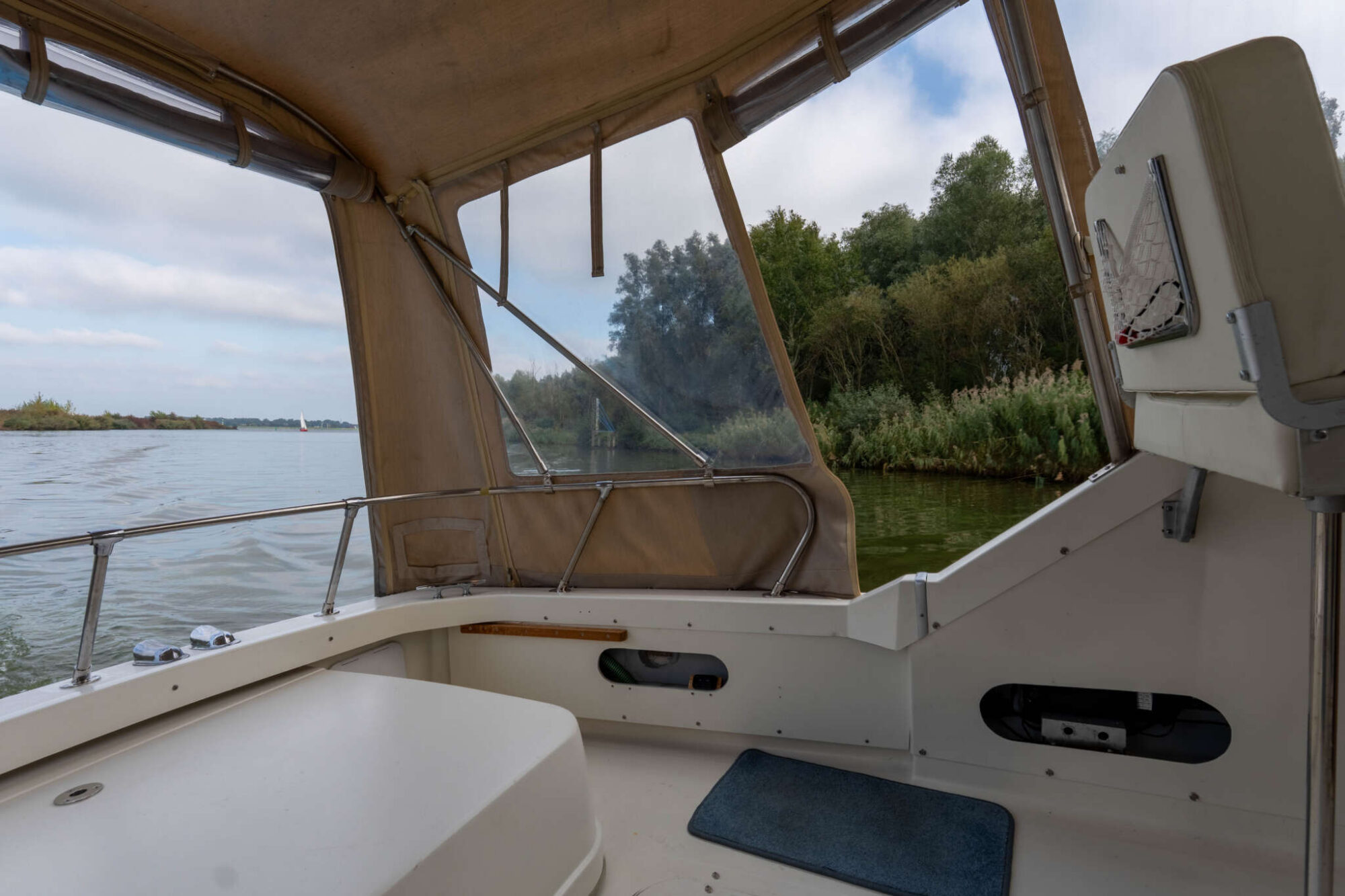 Bertram 25 Express Cruiser — foto 7 van 28
