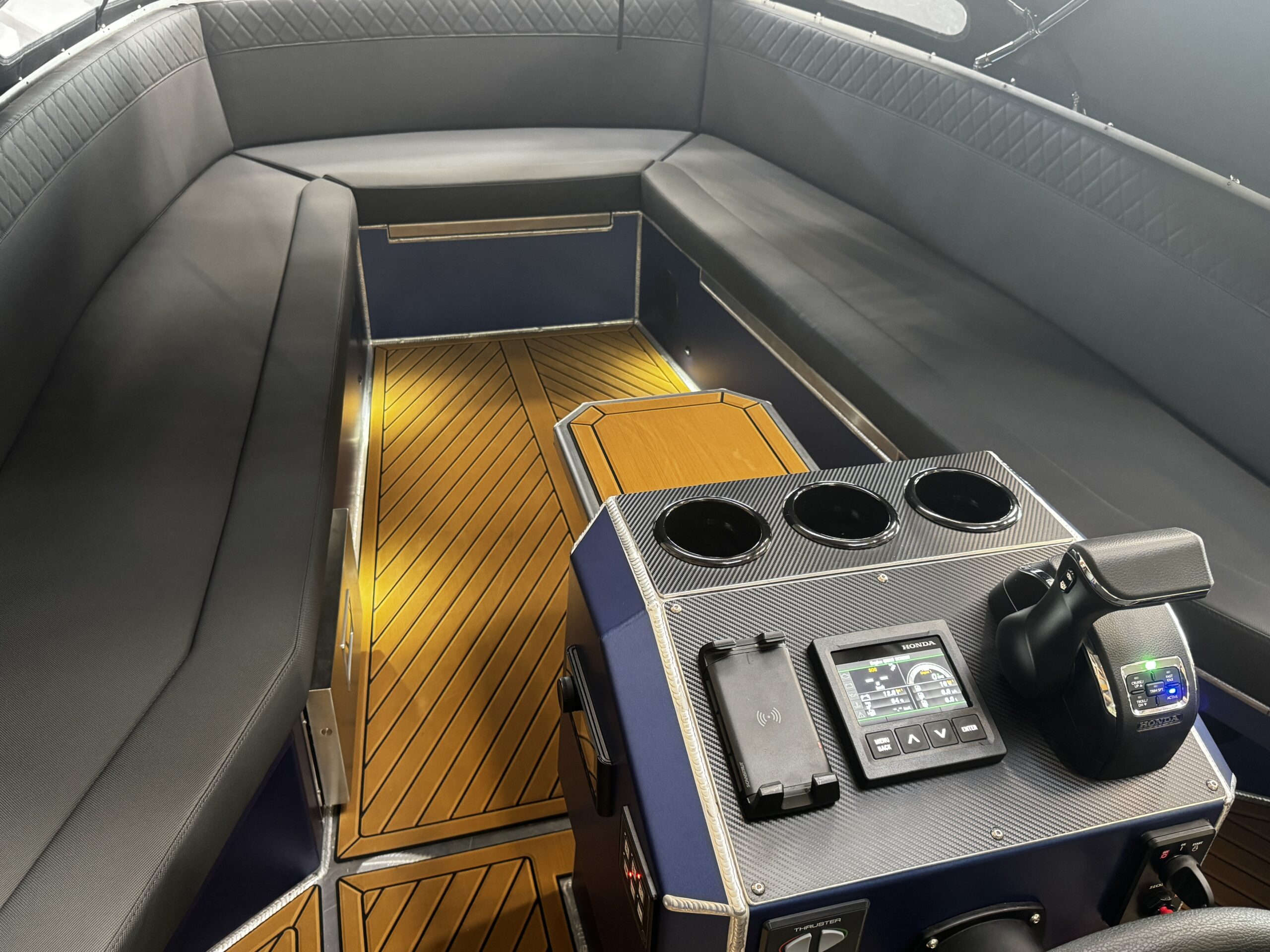 Qualia QT 22 Outboard — foto 15 van 28