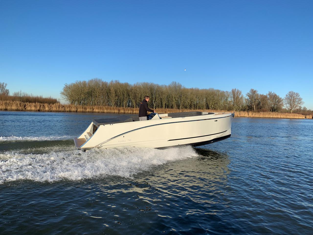 Maxima 740 Tender — foto 10 van 12