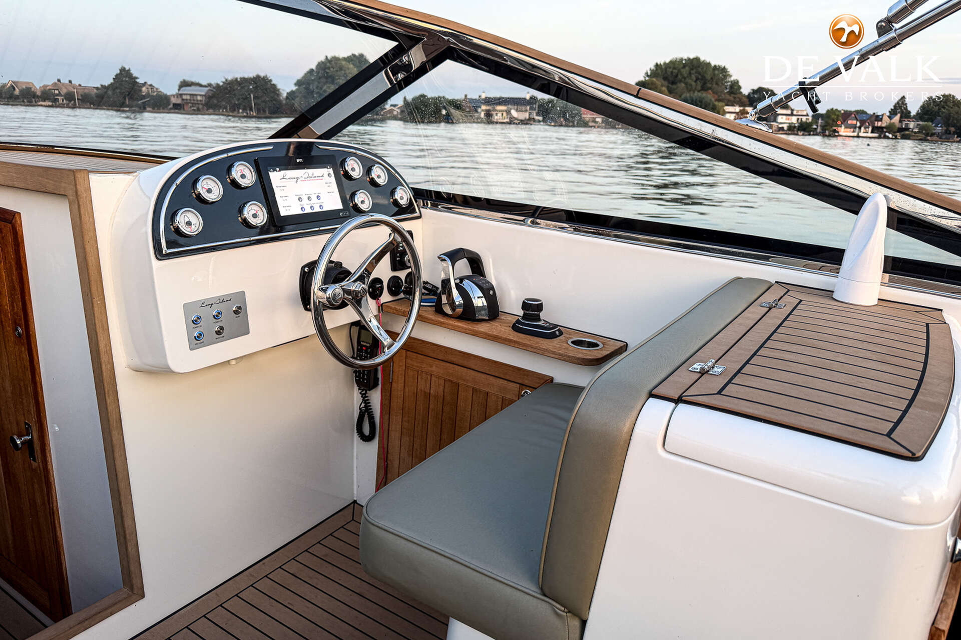 Long Island 33 Runabout — foto 11 van 30
