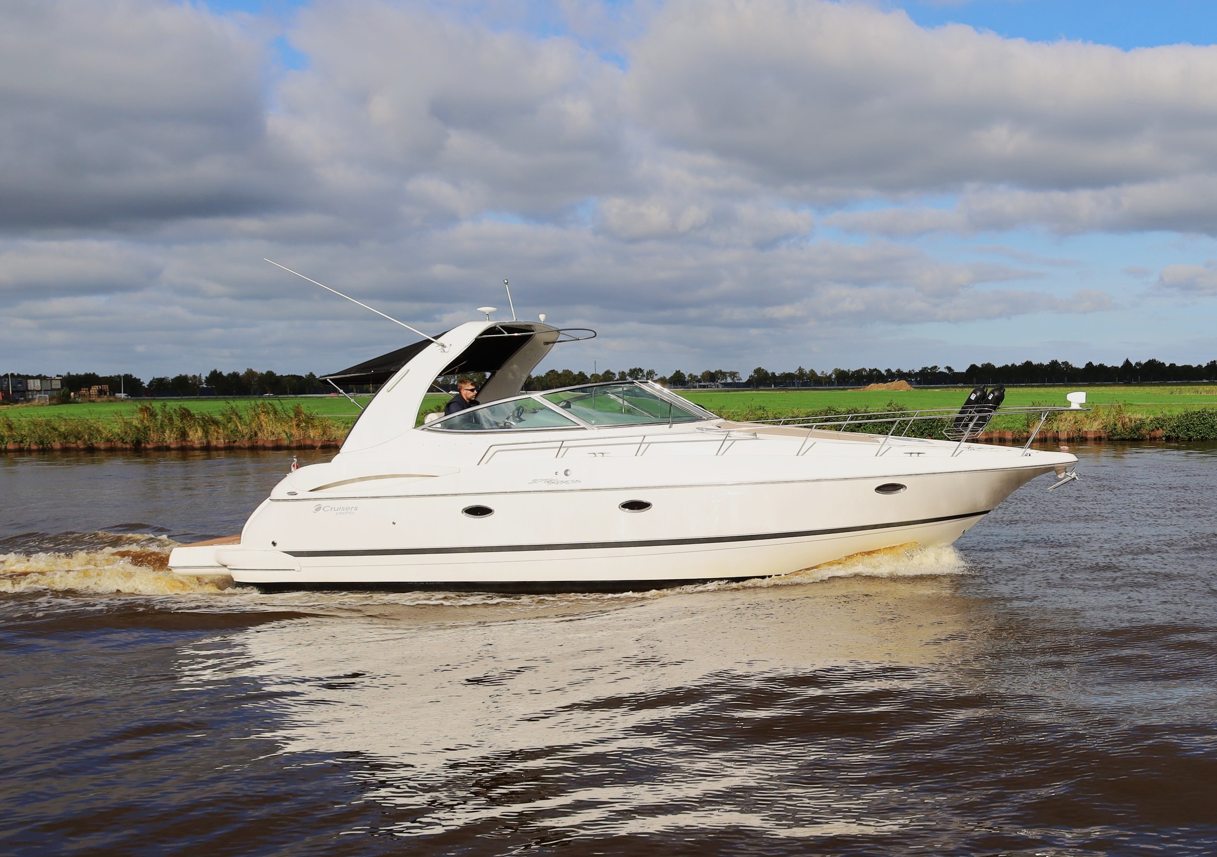 Cruiser Yachts 370 Express — foto 3 van 31