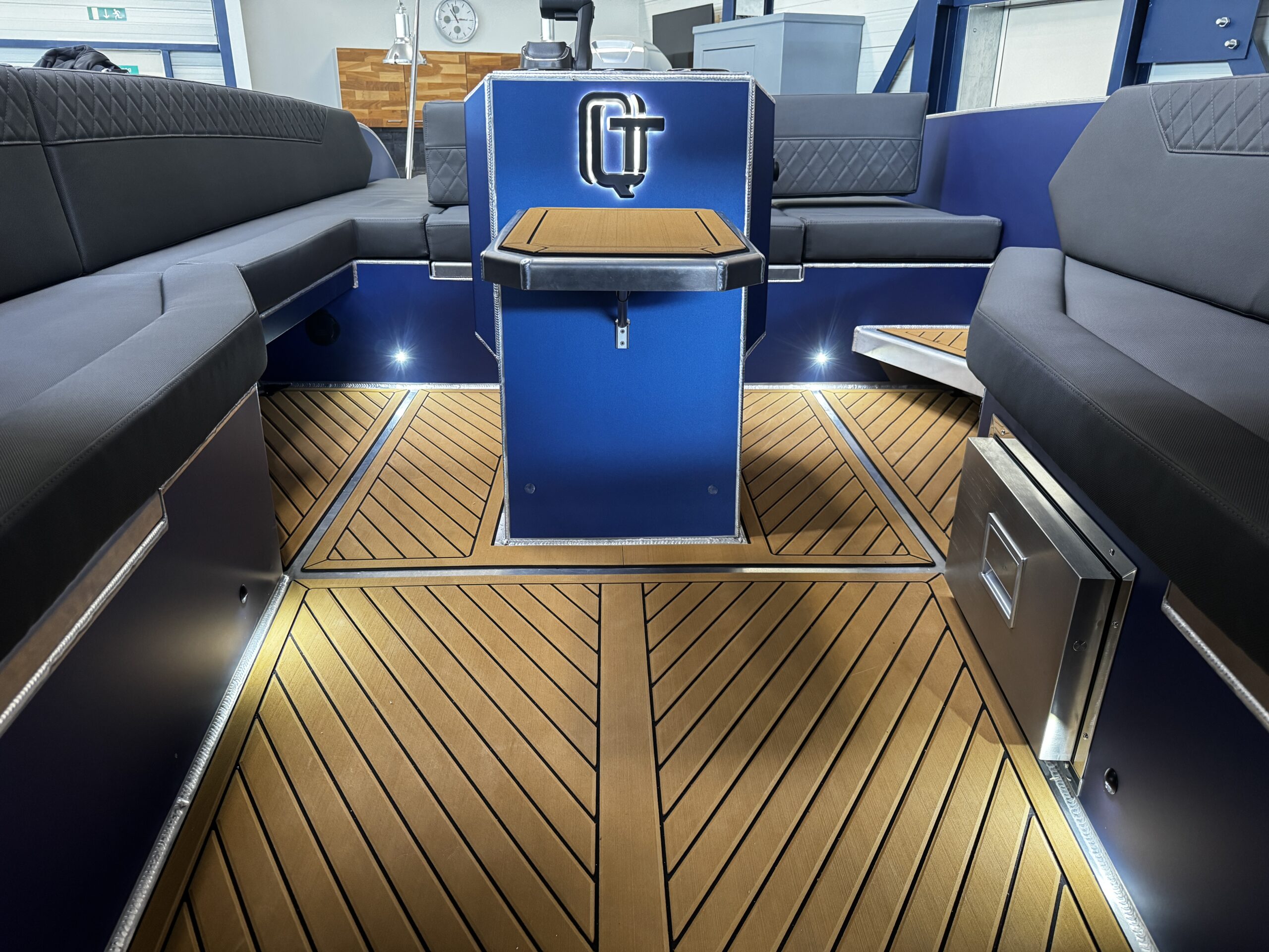 Qualia QT 22 Outboard — foto 16 van 28