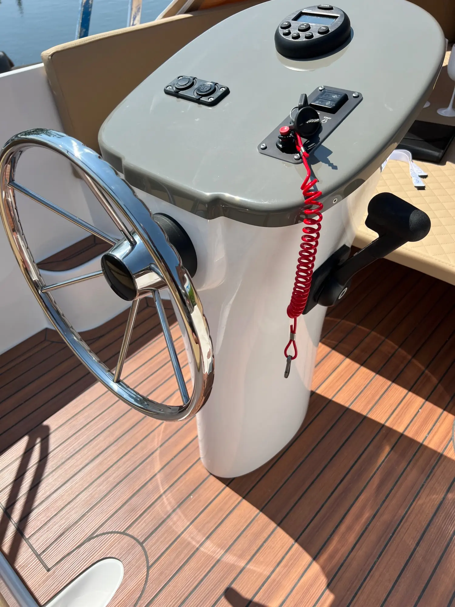 Maassloep 570 Honda 20pk nieuw kleur taup — foto 5 van 14