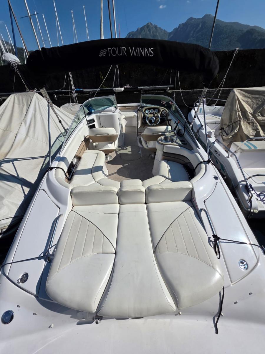 Four Winns 240 Horizon Bowrider — foto 14 van 22