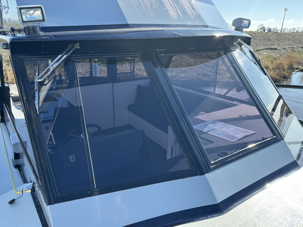 Striker 44 — foto 6 van 28