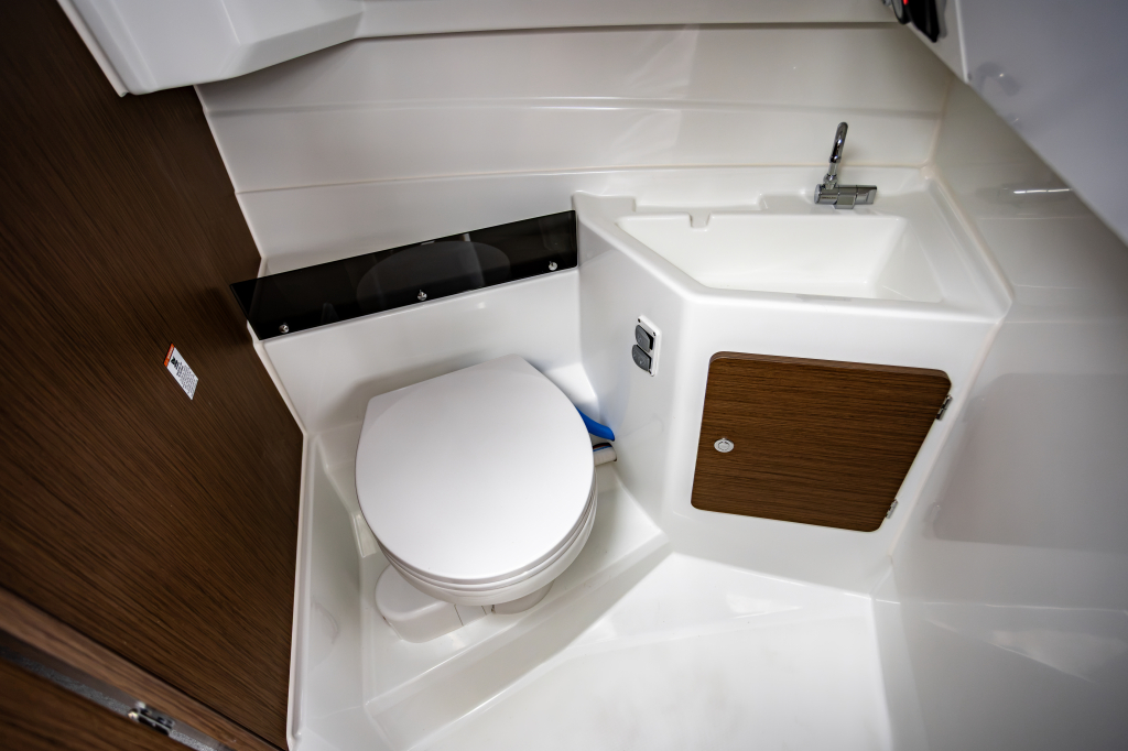 Beneteau Antares 8 | 250PK Honda | Weekender — foto 12 van 22