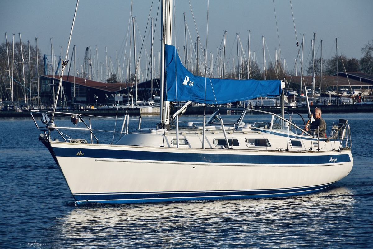 Hallberg Rassy 34