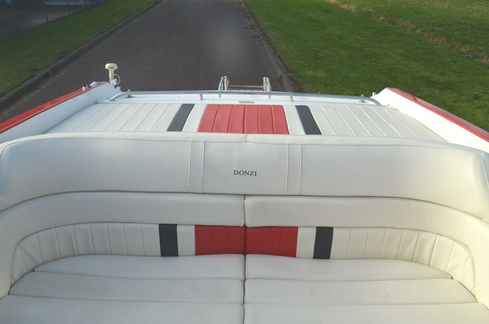 Donzi 30 "Black Widow" — foto 10 van 20