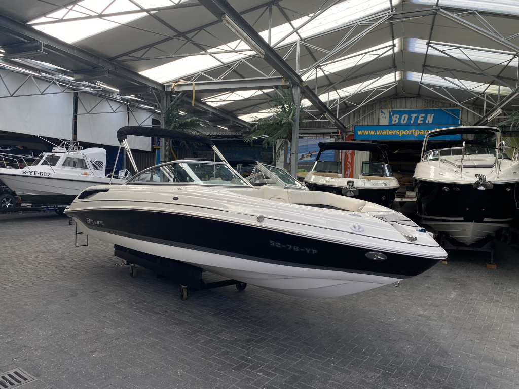 Bryant 246 Bowrider — foto 2 van 13