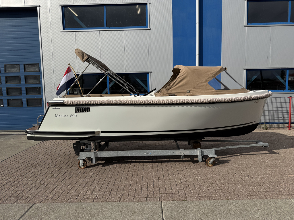 Maxima 600 met Honda 20 pk