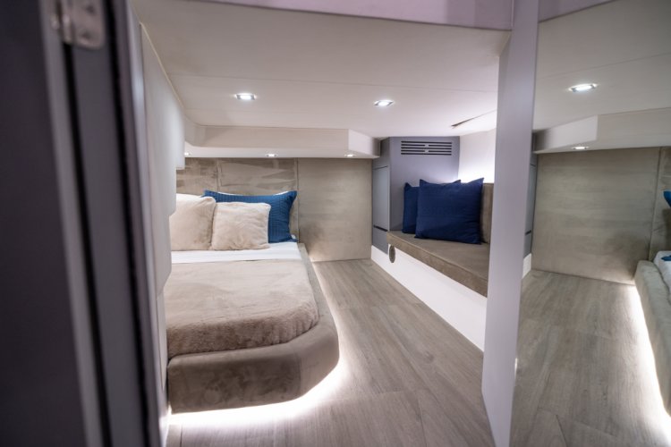 Grand ocean 37 met 2x 400pk mercury — foto 6 van 10