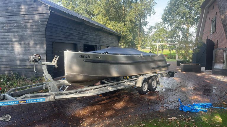 Van Vossen 595 Tender – Occasion met Suzuki 30 pk (2022) — foto 4 van 8