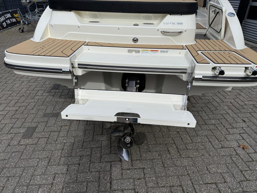 Sea Ray SPX 210 — foto 8 van 11