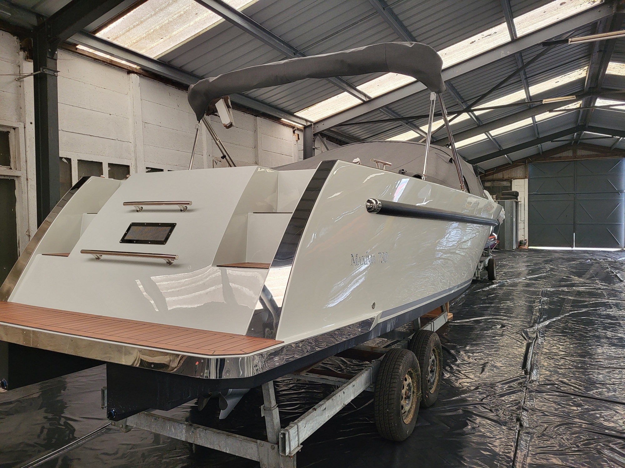 Stijlvolle Maxima 730 Tender, Honda100PK, 2023, Boegschroef, Lichtgrijs — foto 8 van 11