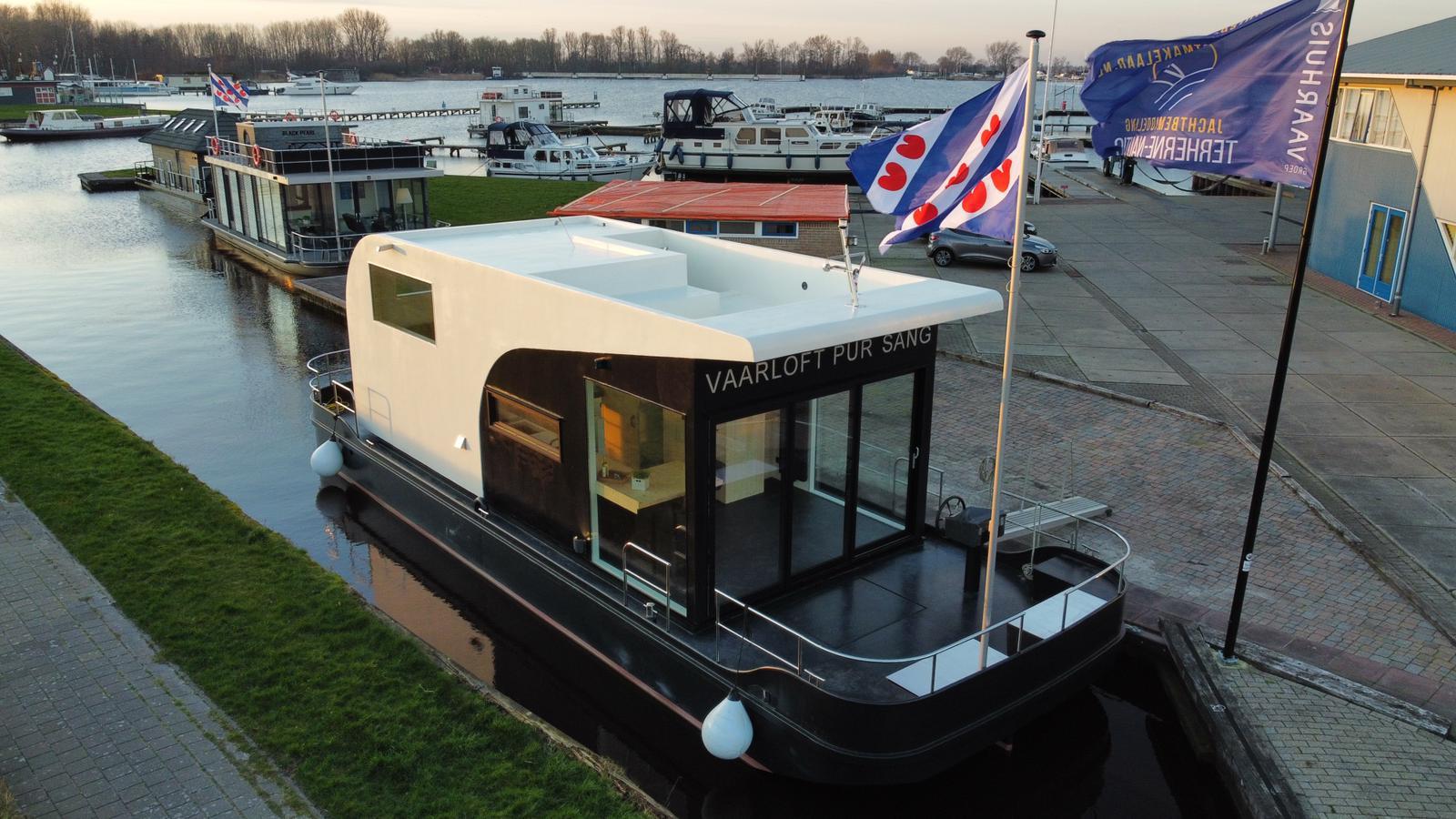 HOMESHIP VaarLoft Volledig Elektrische Houseboat — foto 54 van 60