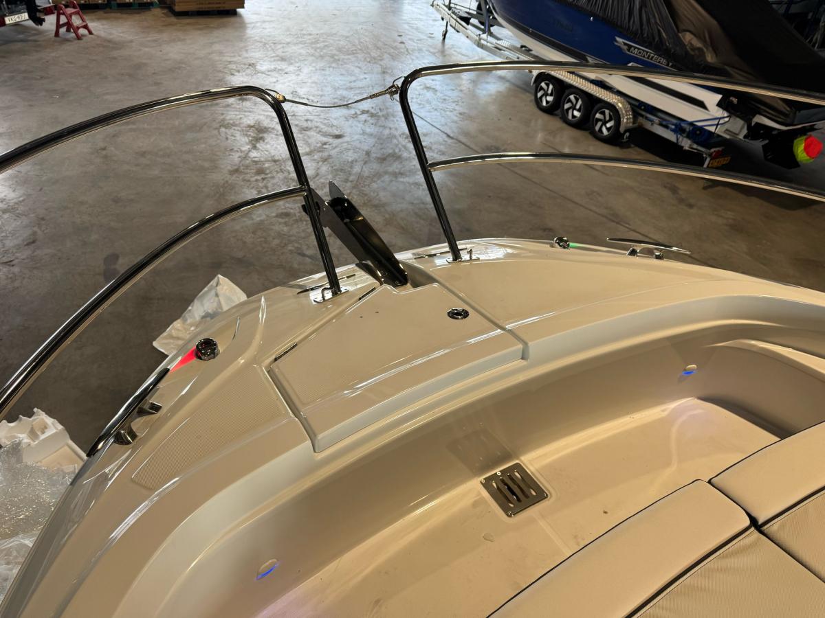 Jeanneau Cap Camarat 10.5 WA S2 op voorraad. Dit schip is aanwezig op de yamaha stand van hiswa te water 2026. — foto 18 van 35