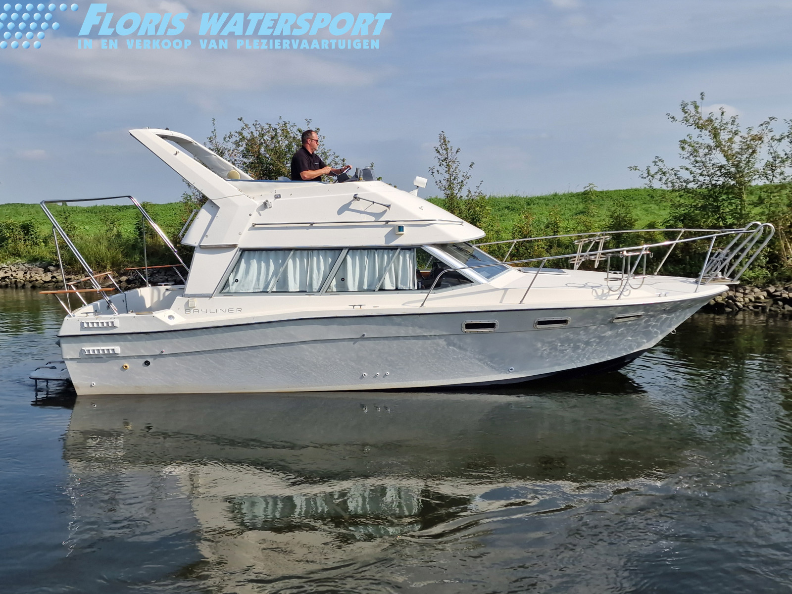 Bayliner 2858 Fly — foto 3 van 18