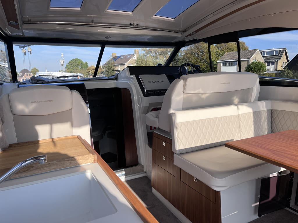 Grandezza 34 OC – 2024 | Volvo Penta D6-380 DPI | Full Options | < 200 vaaruren — foto 10 van 35