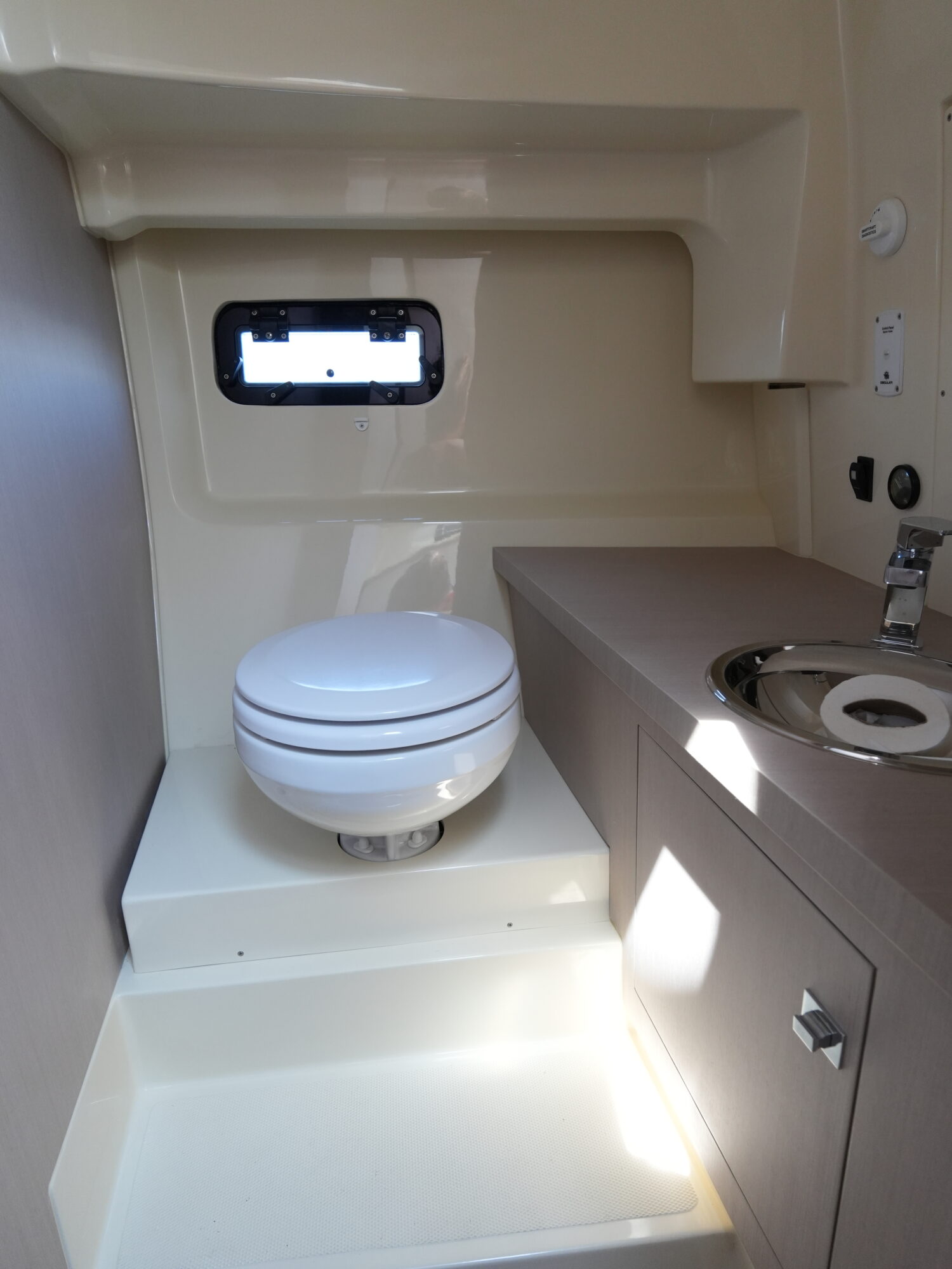 Invictus 270 CX — foto 29 van 38