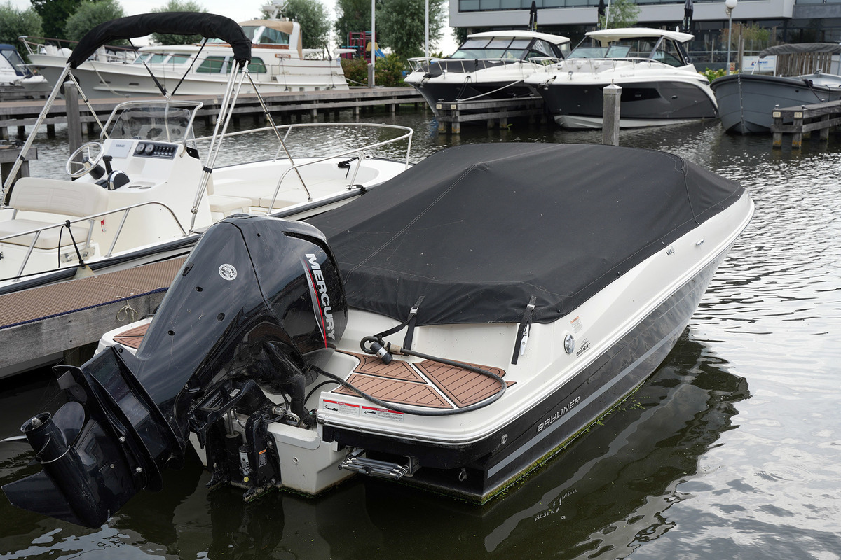 Bayliner VR4 — foto 28 van 36