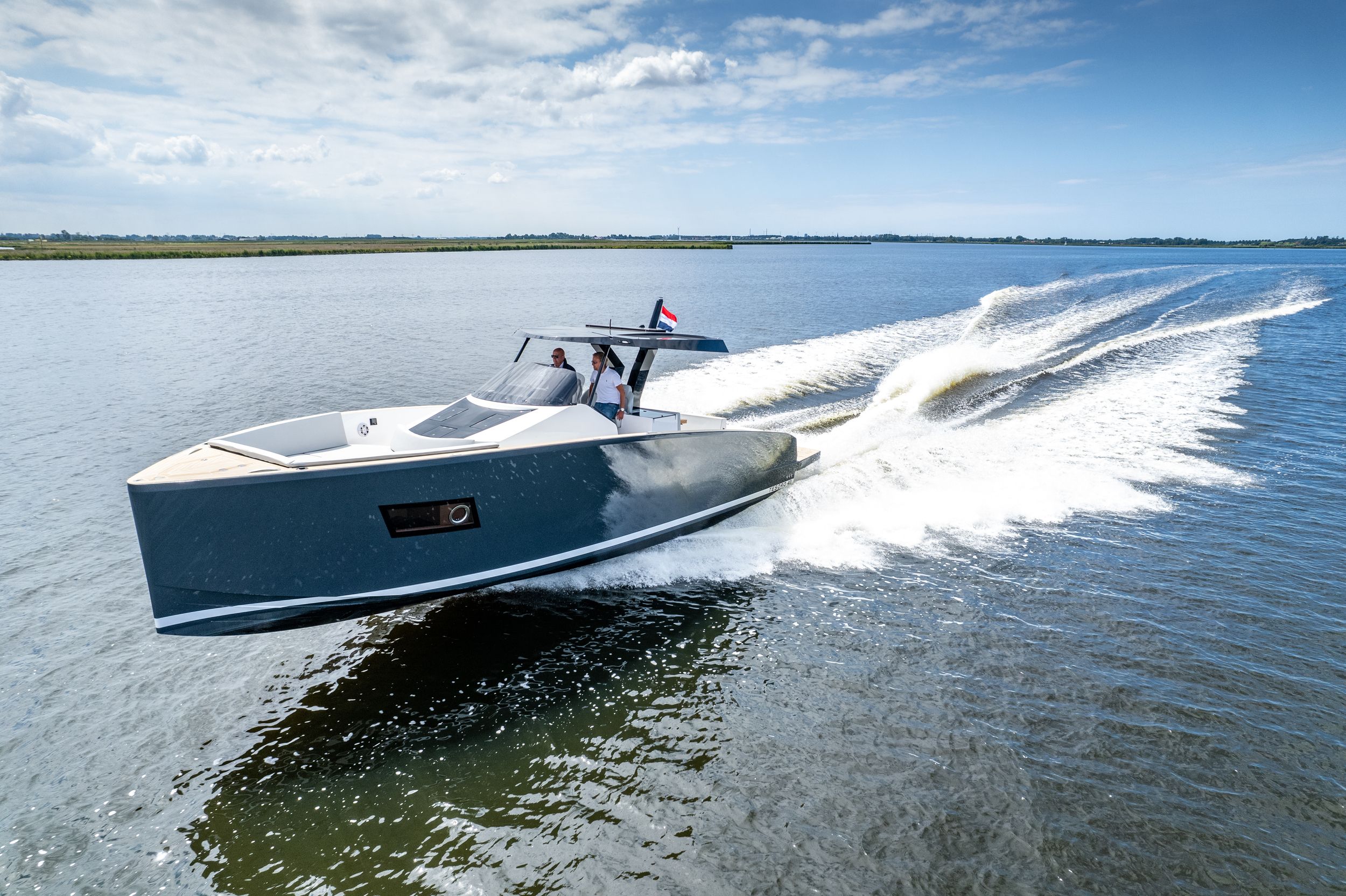 Tesoro T40 Inboard — foto 1 van 9