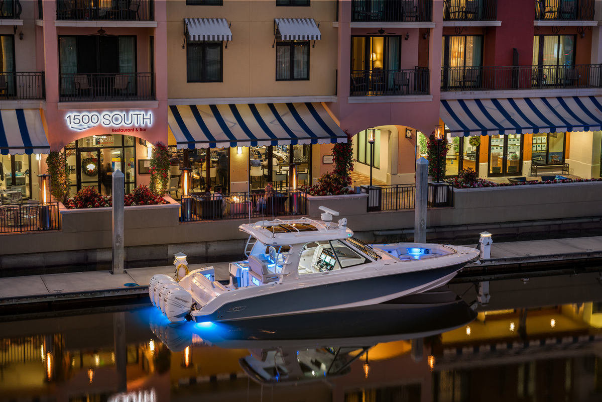 Boston Whaler 380 Realm — foto 10 van 32