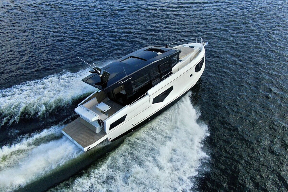 Cobra Yachts Gran Maestro 43 — foto 1 van 12