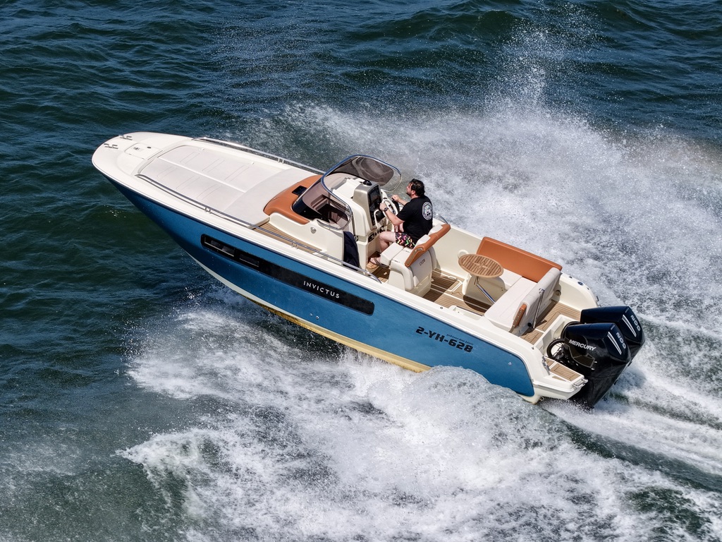 Invictus 270 CX — foto 3 van 38