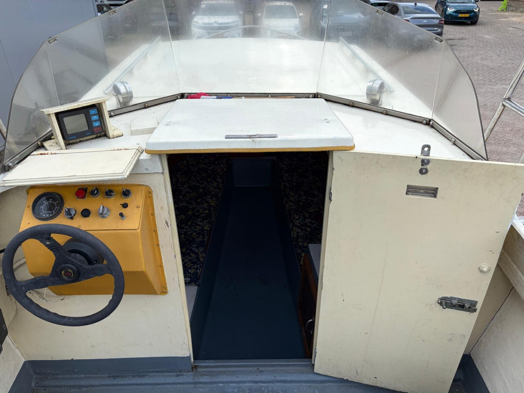 Polyester Kruiser incl. trailer & 60PK Mercury — foto 12 van 23