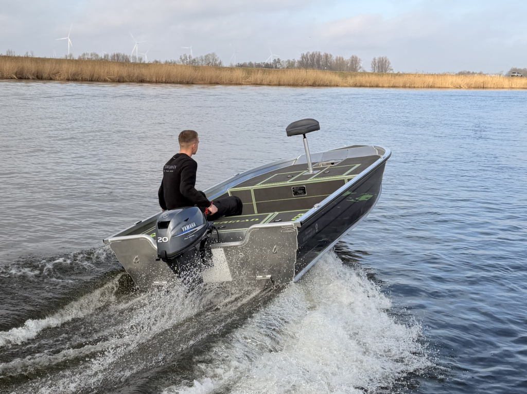Kerman M428 visboot | Suzuki 9.9PK | VanClaes 750 trailer — foto 14 van 14