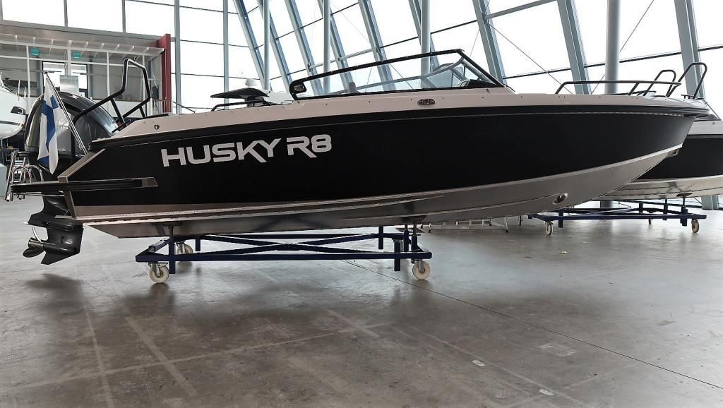 Husky R8