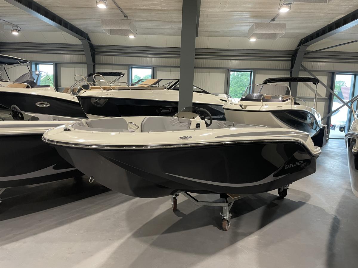 Bayliner M15 — foto 1 van 1