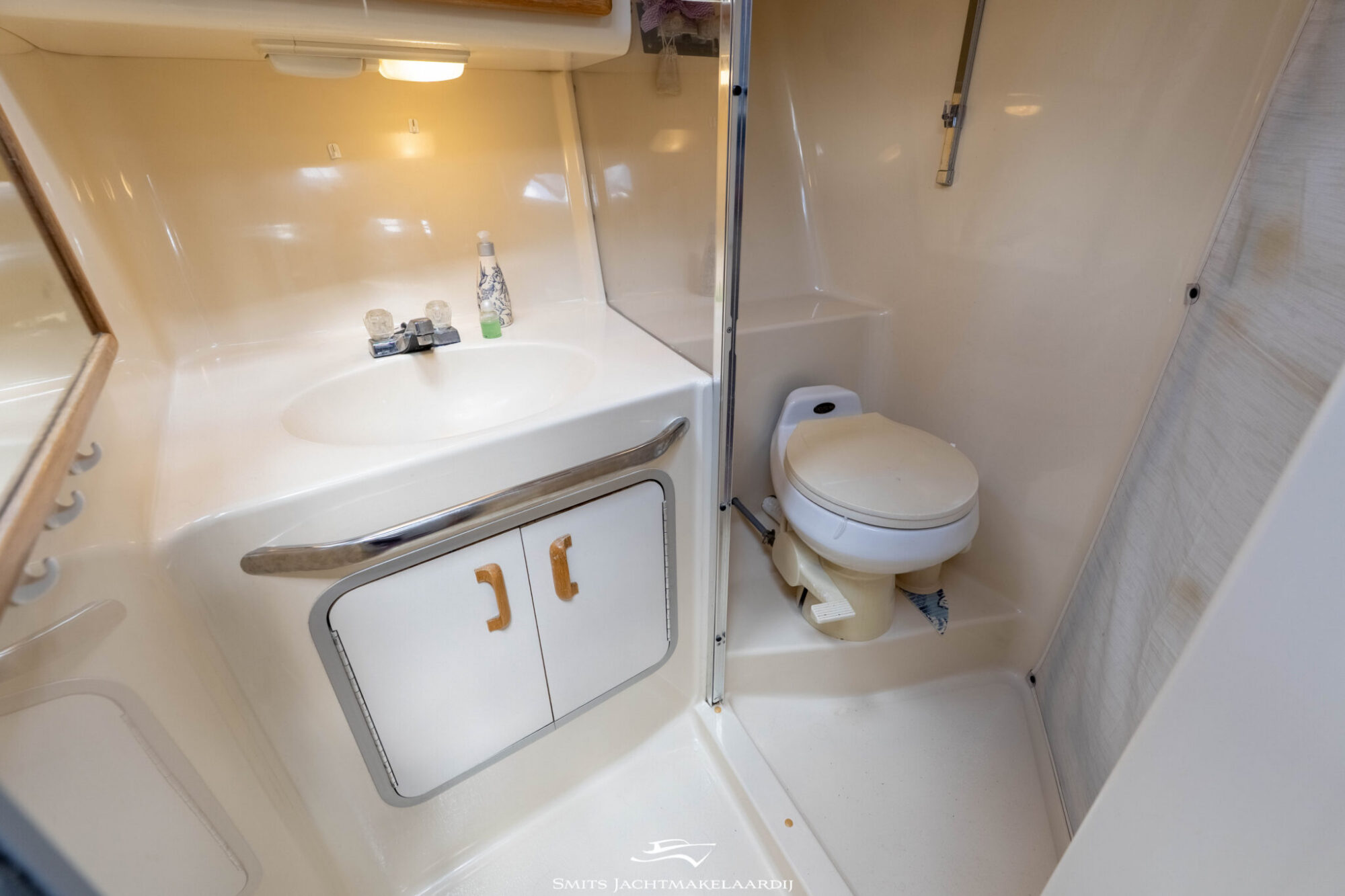 Sea Ray 370 Express Cruiser — foto 27 van 59