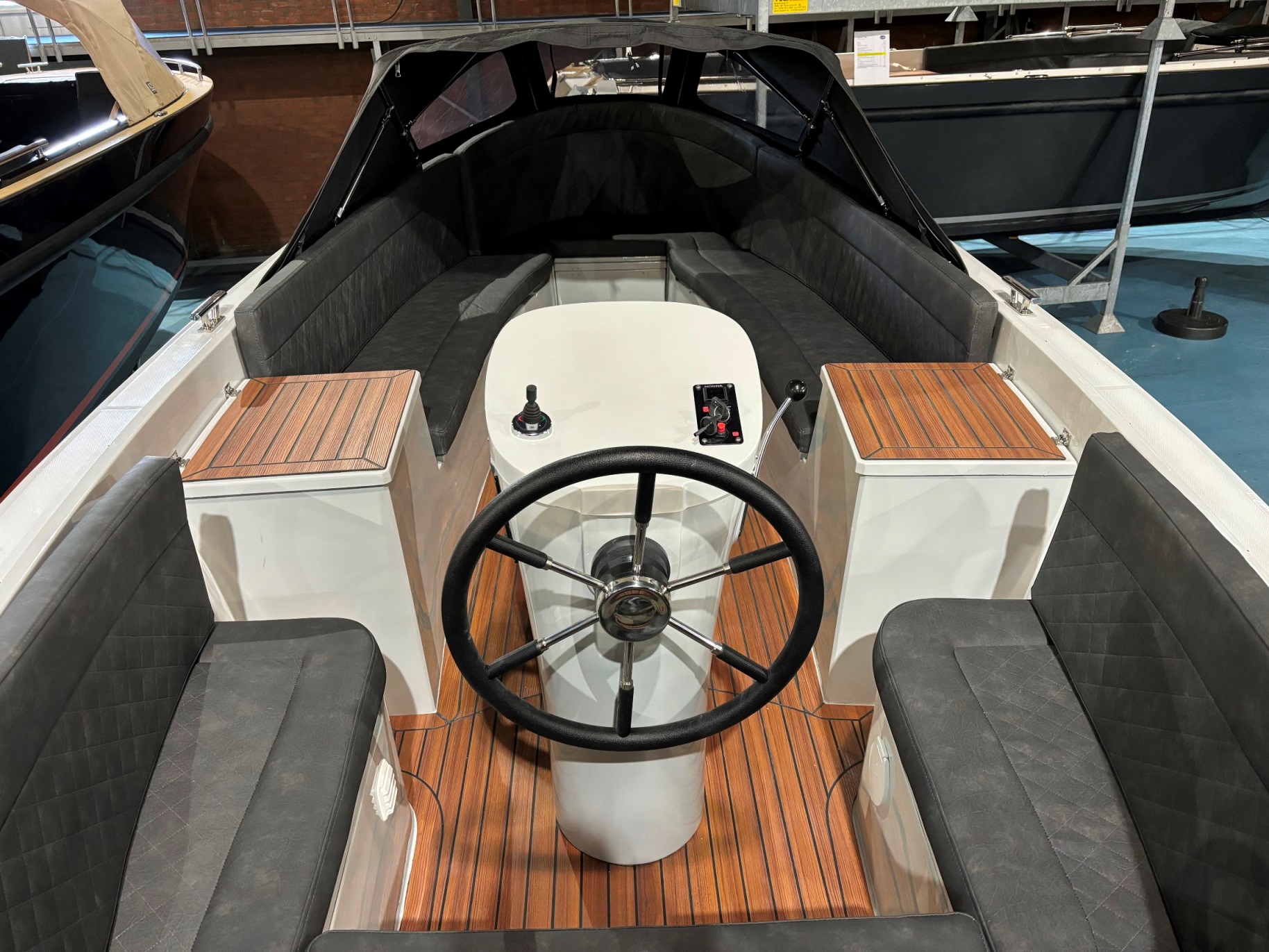 Maxima Boats 650 Flying Lounge in RAL kleur 7038 - op voorraad — foto 7 van 7