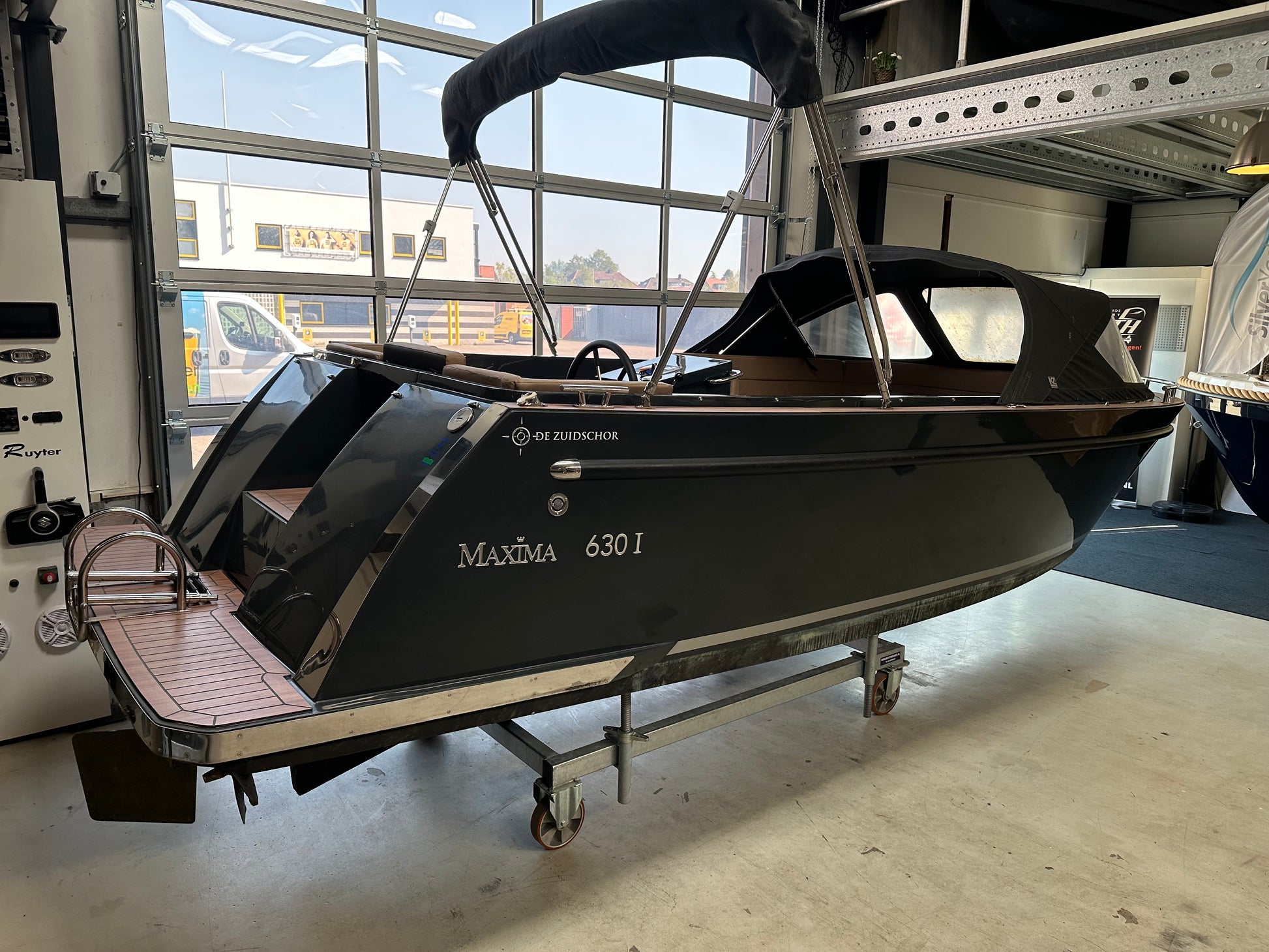 Maxima 630 met Vetus 4 cillinder — foto 3 van 12